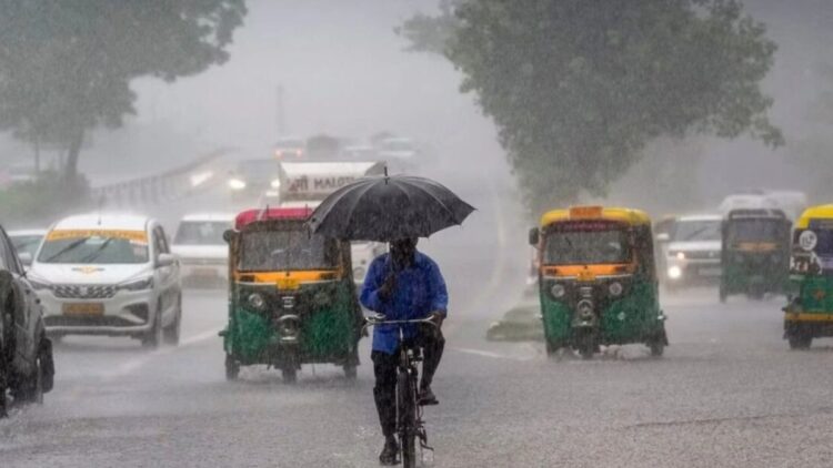 दिल्ली की बारिश से व्यापक जलभराव और ट्रैफिक स्नर्ल, उड़ान संचालन को बाधित करना पड़ता है