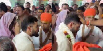 अनुष्का शर्मा के साथ विराट कोहली अयोध्या के राम मंदिर में प्रार्थना प्रदान करता है घड़ी