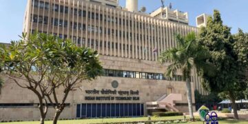 IIT-DELHI ने 12 साल के बाद पाठ्यक्रम को पुनर्जीवित किया, 2025 सत्र से लागू होने के लिए, निर्देशक रंगान बनर्जी कहते हैं