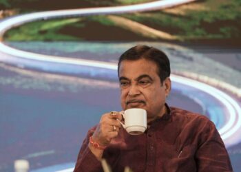 22-भाषा सड़क सुरक्षा गीत के लिए गडकरी ने शंकर महादेवन को टैप किया