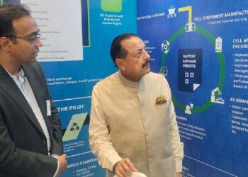 भारत ने बैटरी से निर्माण से लेकर रीसाइक्लिंग तक बैटरी की निगरानी के लिए 'बैटरी आधार' का परिचय दिया