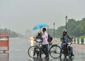 आईएमडी ने दिल्ली के लिए ऑरेंज अलर्ट को भारी बारिश के रूप में जारी किया, शुक्रवार को हवाओं की संभावना