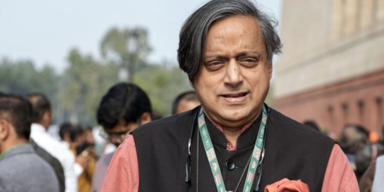 शशि थरूर ने कांग्रेस को अपनी 'सर्जिकल स्ट्राइक' टिप्पणी पर फ़्लैक किया: 'करने के लिए बेहतर चीजें हैं'
