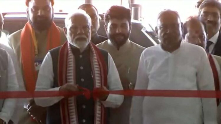 पीएम मोदी ने पटना हवाई अड्डे के नए टर्मिनल का उद्घाटन किया, बिहार की यात्रा के दौरान रोडशो आयोजित किया
