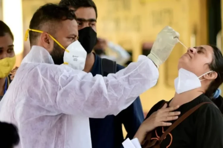 COVID-19 नवीनतम अद्यतन: भारत के मामलों में हल्के वृद्धि, केरल की रिपोर्ट अधिकांश संक्रमणों की रिपोर्ट करती है