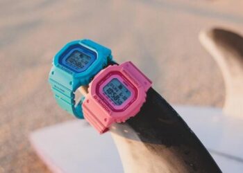 Casio लिलो और स्टिच कार्टून के रंगों में अमेरिका में महिलाओं के जी-लाइड GLXS5610 का परिचय देता है
