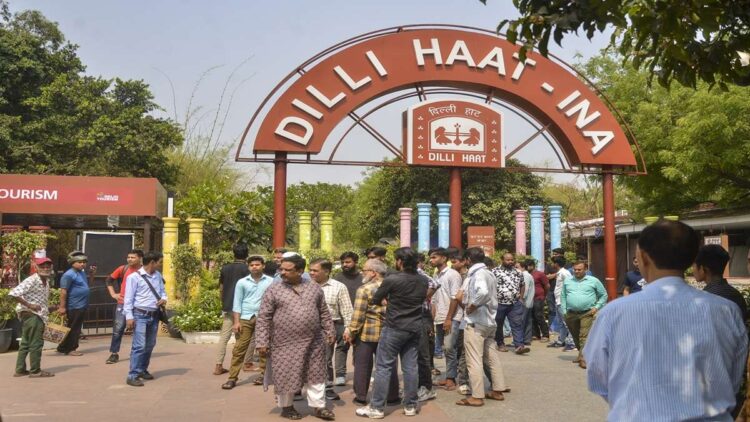Dilli Haat Fire: दिल्ली पुलिस ने जांच शुरू की क्योंकि कई दुकानें राख में बदल जाती हैं, सीसीटीवी फुटेज को स्कैन किया जा रहा है
