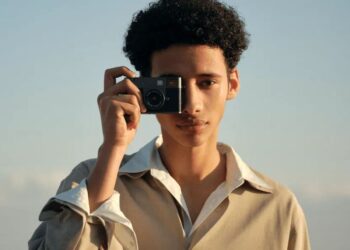 Fujifilm x आधा यहाँ है: एक रेट्रो लुक के साथ सोशल मीडिया के लिए बनाया गया एक कॉम्पैक्ट डिजिटल कैमरा
