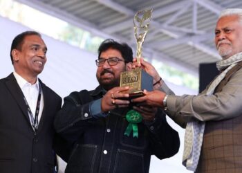 GFBN कहानी: डॉ। राजाराम त्रिपाठी, छत्तीसगढ़ की 'हर्बल किंग' से मिलें, जिन्होंने 70 करोड़ रुपये का खेती साम्राज्य बनाया