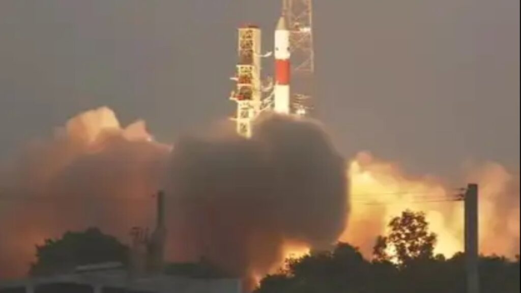 ISRO क्रॉस हंड्रेड मार्क: PSLV-C61 में अपने 101 वें सैटेलाइट EOS-09 को लॉन्च करता है