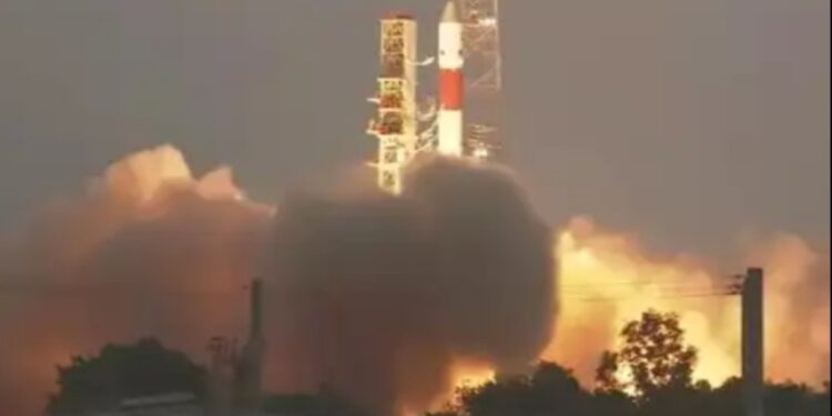 ISRO क्रॉस हंड्रेड मार्क: PSLV-C61 में अपने 101 वें सैटेलाइट EOS-09 को लॉन्च करता है