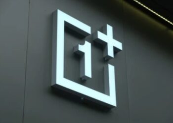 OnePlus 15 एक 7000mAh+ बैटरी पैक करने की संभावना है, यहाँ विवरण