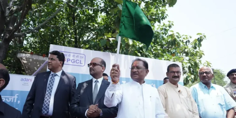 अडानी समूह खनन लॉजिस्टिक्स के लिए भारत के पहले हाइड्रोजन-संचालित ट्रक को तैनात करता है