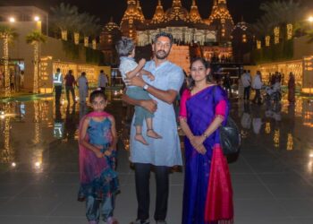 "अयोध्या से अबू धाबी तक - श्री अरुण योगिराज ने BAPS मंदिर को 'भारतीय संस्कृति के लिए वैश्विक श्रद्धांजलि' के रूप में वर्णित किया है।"
