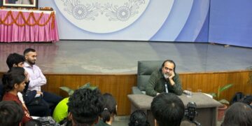 आचार्य प्रशांत कहते हैं, "आरक्षण सशक्त है"
