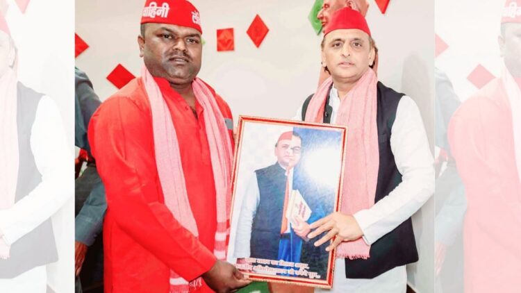 आधा चेहरा अंबेडकर, आधा चेहरा अखिलेश: हमले के तहत समाजवादी पार्टी का पोस्टर; बीजेपी, बीएसपी इसे एक अपमान कहते हैं
