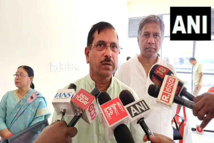 कर्नाटक समाचार: उम्मीदवार ने एनईईटी परीक्षा के दौरान जेनू को हटाने के लिए कहा, केंद्रीय मंत्री प्रालहाद जोशी ने अभिनय करने के लिए सीएम के रूप में प्रतिक्रिया दी