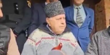 "कश्मीर था और हमेशा भारत का हिस्सा होगा": पाहलगाम में पर्यटकों से मिलने के बाद फारूक अब्दुल्ला