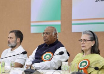 कांग्रेस ने 11 साल बाद सेंटर की सरप्राइज जाति जनगणना के फैसले पर सीडब्ल्यूसी की बैठक को कॉल किया