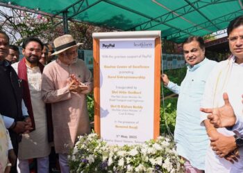 केंद्रीय मंत्री नितिन गडकरी ने ग्रामीण उद्यमिता को बढ़ावा देने के लिए बायोचार सेंटर ऑफ एक्सीलेंस का उद्घाटन किया
