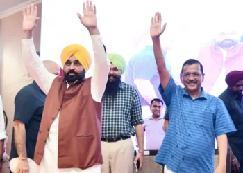 केजरीवाल और भागवंत मान ने ड्रग्स के खिलाफ योद्धा होने के लिए लोगों को शपथ दिलाई