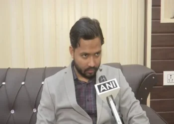 खान सर वायरल वीडियो: 'वहान 24 करोड़ अतानकवाड़ी रेहे ...' यूटुबर पाकिस्तानियों को पाहलगाम अटैक के बाद काम करने के लिए ले जाता है