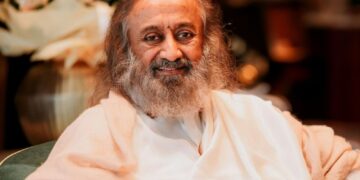 खाना पकाने का ईंधन: एलपीजी, केरोसिन और लकड़ी के स्टोव को अलविदा कहो! श्री श्री रवि शंकर ने जरूरतमंदों के लिए ½-लीटर वाटर सॉल्यूशन साझा किया