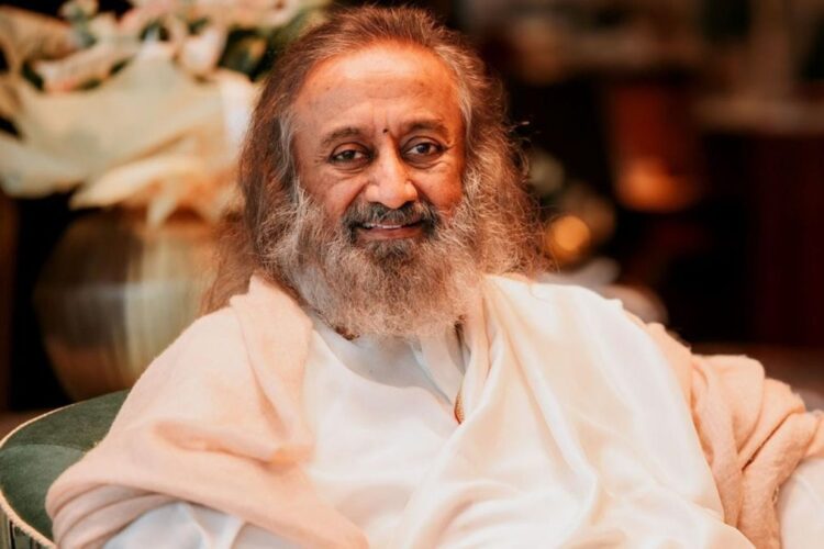 खाना पकाने का ईंधन: एलपीजी, केरोसिन और लकड़ी के स्टोव को अलविदा कहो! श्री श्री रवि शंकर ने जरूरतमंदों के लिए ½-लीटर वाटर सॉल्यूशन साझा किया