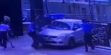 गाजियाबाद वायरल वीडियो: चौंकाने वाला! सोसाइटी के गेट में कार राम को तेज करना, गंभीर रूप से घायल, कैमरे पर पकड़ा गया घटना