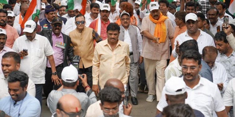 गैंग रेप, पोल हेराफेज़िंग, बोली के साथ प्रतिद्वंद्वी को इंजेक्ट करने के लिए बोली - कर्नाटक भाजपा विधायक मुनिरथना के खिलाफ आरोपों का लि।