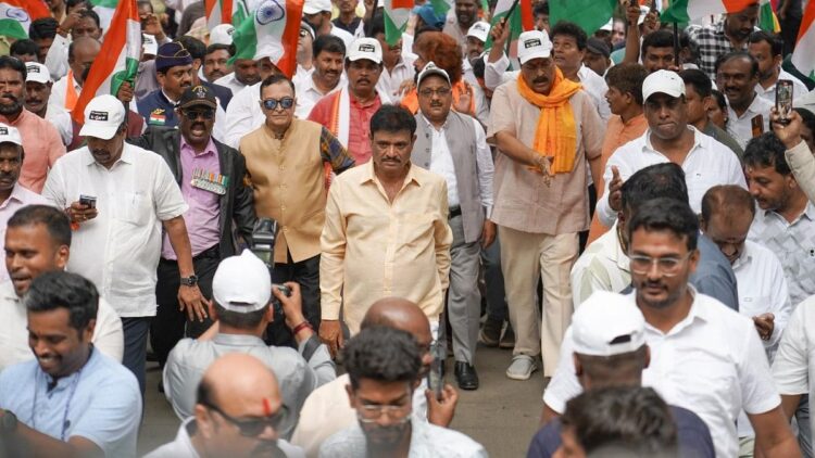 गैंग रेप, पोल हेराफेज़िंग, बोली के साथ प्रतिद्वंद्वी को इंजेक्ट करने के लिए बोली - कर्नाटक भाजपा विधायक मुनिरथना के खिलाफ आरोपों का लि।