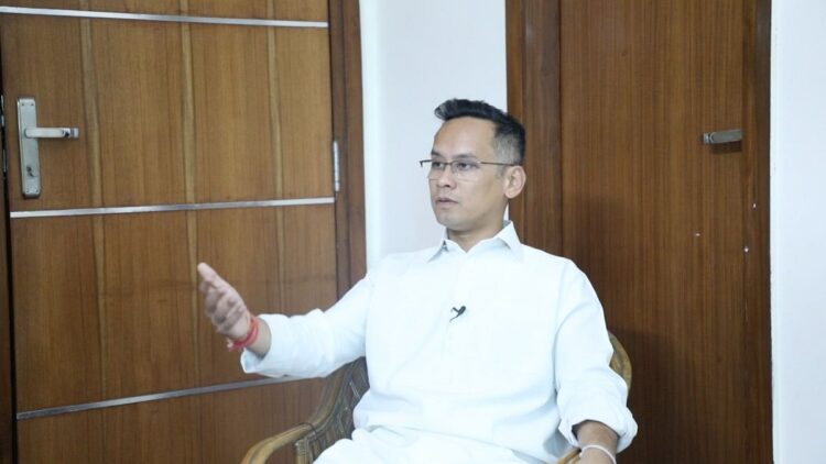 गौरव गोगोई को अपने राज्य प्रमुख के रूप में नामित करने में, कांग्रेस ने हिमंत के असम में पासा को रोल किया