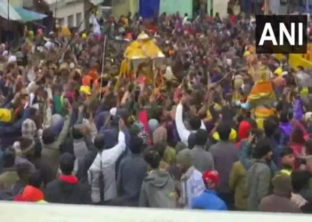 चार धाम यात्रा: श्री बाबा केदारनाथ के पंचमुखी डोली ने 2 मई को खोलने के लिए केदारनाथ धाम, मंदिर के दरवाजे पहुंचे