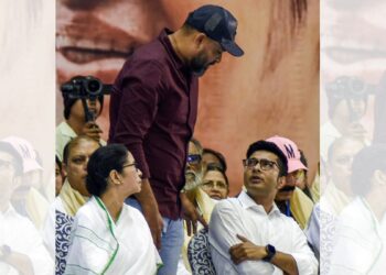 टीएमसी के रूप में पर्दे के पीछे क्या हुआ, जिसे अभिषेक बनर्जी नाम के रूप में रखा गया था।