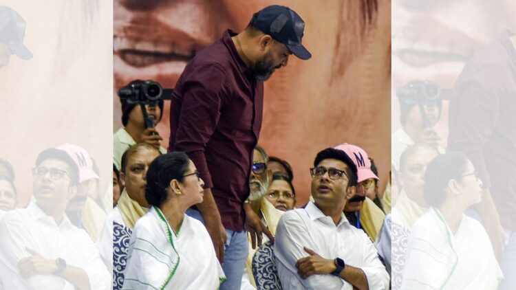 टीएमसी के रूप में पर्दे के पीछे क्या हुआ, जिसे अभिषेक बनर्जी नाम के रूप में रखा गया था।