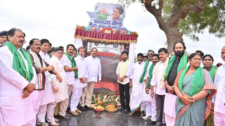 तेलंगाना सीएम ने इंदिरा सोरा गिरि जाला विकमम लॉन्च किया: आदिवासी किसानों के लिए मुफ्त सौर पंप योजना