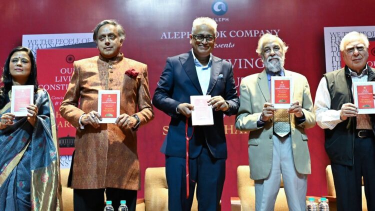 थरूर ने भागवत को संविधान 'ट्राइंफ' के गले में बुलाया, सिबल ने इसे अंकित मूल्य पर लेने के खिलाफ चेतावनी दी
