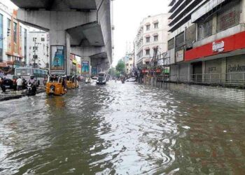 दिल्ली अचानक धूल की तूफान और भारी बारिश से टकरा गई, आईएमडी आने वाले दिनों के लिए पीले अलर्ट जारी करता है