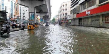 दिल्ली अचानक धूल की तूफान और भारी बारिश से टकरा गई, आईएमडी आने वाले दिनों के लिए पीले अलर्ट जारी करता है