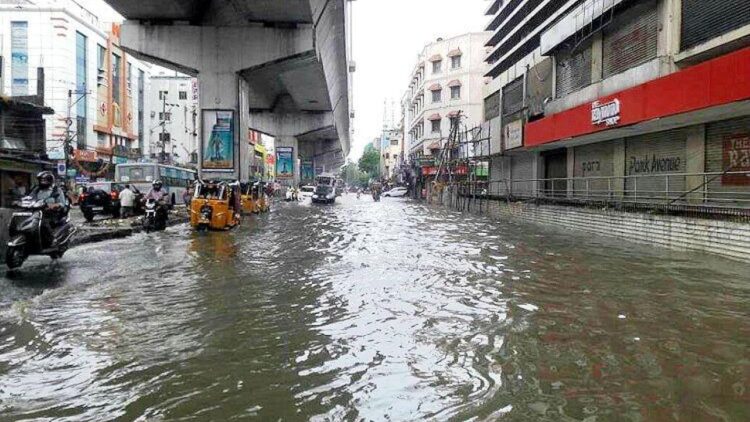 दिल्ली अचानक धूल की तूफान और भारी बारिश से टकरा गई, आईएमडी आने वाले दिनों के लिए पीले अलर्ट जारी करता है