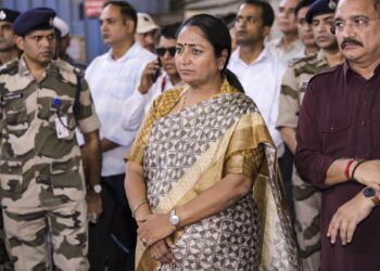 दिल्ली सरकार ने स्कूलों, बाजारों को एकल-उपयोग प्लास्टिक पर प्रतिबंध लगाने के लिए आदेश दिया, अतिक्रमणों के खिलाफ सख्त कार्रवाई