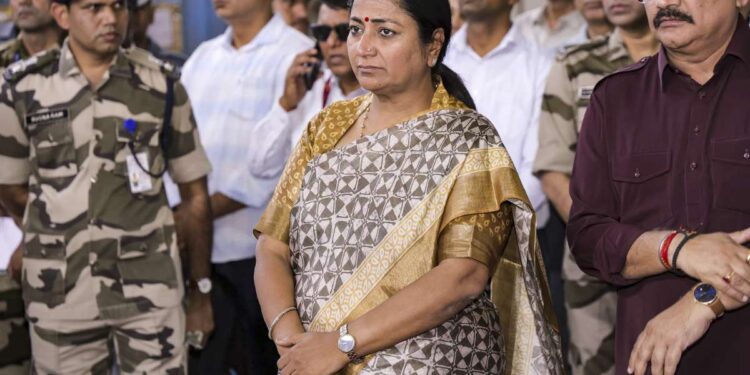 दिल्ली सरकार ने स्कूलों, बाजारों को एकल-उपयोग प्लास्टिक पर प्रतिबंध लगाने के लिए आदेश दिया, अतिक्रमणों के खिलाफ सख्त कार्रवाई