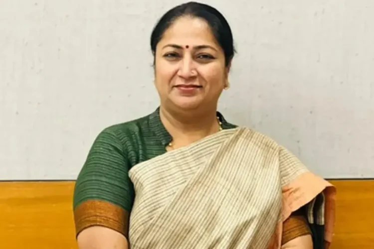 दिल्ली सीएम रेखा गुप्ता और मंत्री मंजिंदर सिंह सिरसा 1984 में सिख-विरोधी दंगा पीड़ितों को नियुक्ति पत्र वितरित करें