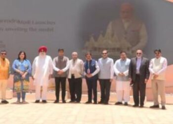 "दिव्य दर्शन ...": श्रिकंत शिंदे के नेतृत्व में ऑल-पार्टी प्रतिनिधिमंडल अबू धाबी में बीएपीएस मंदिर का दौरा करता है