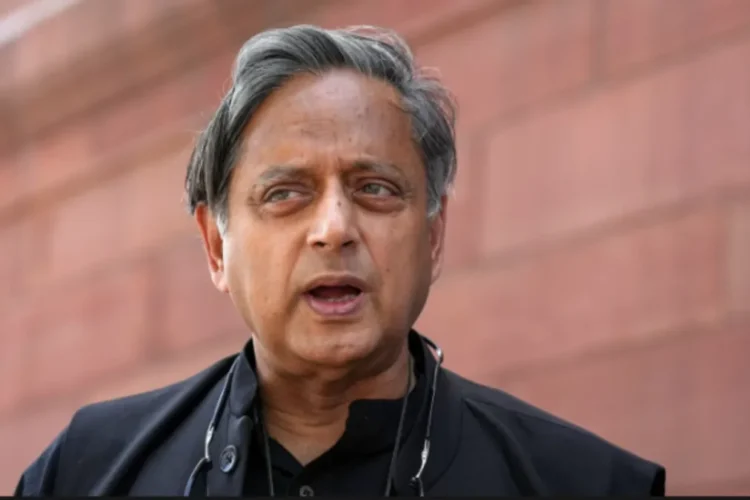दुनिया के लिए आतंकवाद पर भारत की स्थिति पेश करने के लिए दूसरों के बीच 'सम्मानित' शशि थारूर, भाजपा का चयन भौंहें उठाता है!