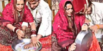 दुल्हन दूल्हे वायरल वीडियो: वेडिंग रिवाज या डब्ल्यूडब्ल्यूई रिंग? नवविवाहित युगल इसे 'गली चाप गोंदास' से बाहर निकालते हैं, 'नेटिज़ेंस ने नाराजगी