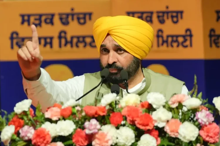 पंजाब ने पानी की पंक्ति को एकजुट किया: भागवंत मान चंडीगढ़ में मीडिया पोस्ट ऑल-पार्टी मीटिंग को संबोधित करते हैं