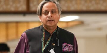 पनामा में, शशि थरूर ने पाकिस्तान को "निंदक" आतंकवादी एजेंडा स्लैम किया, भारत के प्रतिशोध के अधिकार का बचाव करता है