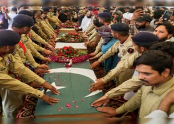 पाक सेना के शीर्ष पीतल, पुलिस ने ओपी सिंदूर में लेट टेरोरिस्ट्स 'फ्यूनरल' मारे जाने पर प्रार्थना की