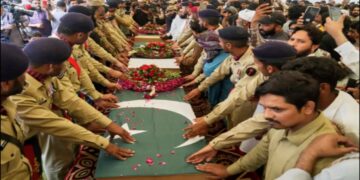 पाक सेना के शीर्ष पीतल, पुलिस ने ओपी सिंदूर में लेट टेरोरिस्ट्स 'फ्यूनरल' मारे जाने पर प्रार्थना की